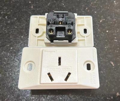 一位大孔三角插