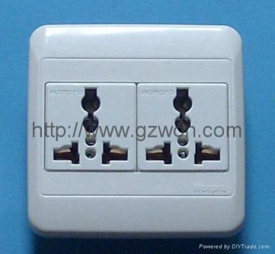 二位萬用插座
